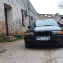 Prvo auto, zadnje gume po prirodi ćelave. Uskoro mi se oduzima vozacka jer sam snimljen da skrecem na semaforima na zanimljiv način :(