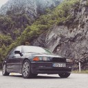Prvo auto, zadnje gume po prirodi ćelave. Uskoro mi se oduzima vozacka jer sam snimljen da skrecem na semaforima na zanimljiv način :(
