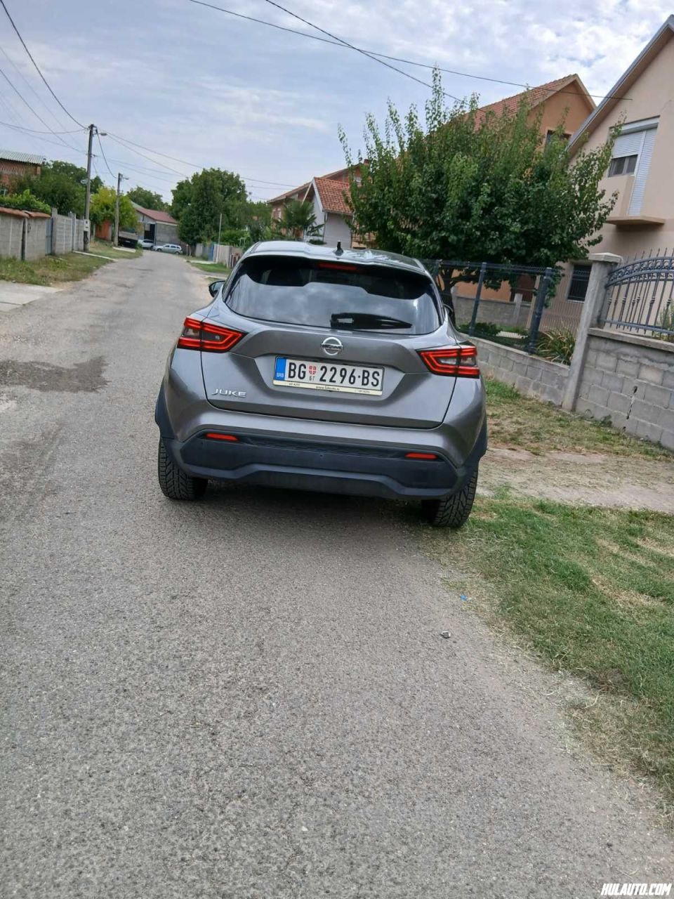 Nissan Juke F.1 1700, 2022. godišteProdajem auto izuzetno očuvan, bukvalno kao nov. Prvi vlasnik, redovno servisiran.Prešao 59.000 km,Džip/SUVBenzinKubikaža: 999 cm384/114 (kW/KS)Euro 6Pogon: PrednjiManuelni 6 brzina4/5 vrata5 sedištaManuelna klimaBoja: SivaMaterijal enterijera: ŠtofBoja enterijera: SivaRegistrovan do: 02.2027.Domaće tabliceNije oštećenAirbag za vozača i suvozača, Bočni airbag, ABS, ESP, ASR, Centralno zaključavanje, Asistencija praćenja trake, Automatsko kočenjeServo volan, Multifunkcionalni volan, Tempomat, Daljinsko zaključavanje, Putni računar, Električni podizači prozora, Senzori za svetla, Aluminijumske felne, Bluetooth, Radio/Kasetofon, LED prednja svetla, LED zadnja svetla, Hands freeI, SOFIX sistem, Start-stop sistem, Glasovne komande, Elektrosklopivi retrovizori, Dnevna svetla, Ekran na dodir, USB, Digitalni radio, Utičnica od 12V, Podešavanje volana po visini, Držači za čaše, Rezervni točak, Indikator niskog pritiska u gumama, Asistencija za kretanje na uzbrdici, AUX konekcija, Apple CarPlay, Android AutoPrvi vlasnik, Kupljen nov u Srbiji, Servisna knjiga, Rezervni ključ.17.900 €Kontakt: 0641134677