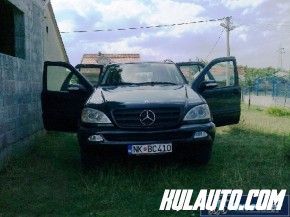 Mercedes Benz ML 270 CDI Cijena: 8000 € Po dogovoru Godište: 2002 Kilometraža: 250000 km Kubikaža: 2700 Snaga: 144 KW Karoserija: Terenac Mjenjač: Manuelni Broj brzina: 6 Gorivo: Dizel Pogon: 4x4 Zamjena: Da Stranac: Ne Havarisan: Ne Strana volana: Lijeva Dodatna oprema: - AC klima - ABS - ESP - Muzika - Servo - Digitalna klima - El. podizači - Grijači sedišta - Centralna brava - Metalik boja - Svijetla za maglu - Koža - Air bag - Alarm - Alu felne - Kod ključ - Tempomat - Daljinsko zaključavanje - CD šaržer - Xenon Vozilo je u Extra Stanju, original Nemac, Može doći u obzir kompezacija za auto uz moju ili vašu doplatu, može i za dva manja dizel vozila ili eloksiranu bravariju. Kontakt:Stefan I IgorStefan: 067/475-466Igor: 067/413-066Igor: 069/247-781kandic00@gmail.comNikšić, Crna Gora