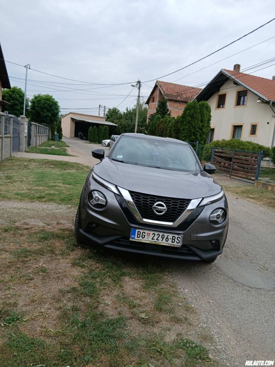 Nissan Juke F.1 1700, 2022. godišteProdajem auto izuzetno očuvan, bukvalno kao nov. Prvi vlasnik, redovno servisiran.Prešao 59.000 km,Džip/SUVBenzinKubikaža: 999 cm384/114 (kW/KS)Euro 6Pogon: PrednjiManuelni 6 brzina4/5 vrata5 sedištaManuelna klimaBoja: SivaMaterijal enterijera: ŠtofBoja enterijera: SivaRegistrovan do: 02.2027.Domaće tabliceNije oštećenAirbag za vozača i suvozača, Bočni airbag, ABS, ESP, ASR, Centralno zaključavanje, Asistencija praćenja trake, Automatsko kočenjeServo volan, Multifunkcionalni volan, Tempomat, Daljinsko zaključavanje, Putni računar, Električni podizači prozora, Senzori za svetla, Aluminijumske felne, Bluetooth, Radio/Kasetofon, LED prednja svetla, LED zadnja svetla, Hands freeI, SOFIX sistem, Start-stop sistem, Glasovne komande, Elektrosklopivi retrovizori, Dnevna svetla, Ekran na dodir, USB, Digitalni radio, Utičnica od 12V, Podešavanje volana po visini, Držači za čaše, Rezervni točak, Indikator niskog pritiska u gumama, Asistencija za kretanje na uzbrdici, AUX konekcija, Apple CarPlay, Android AutoPrvi vlasnik, Kupljen nov u Srbiji, Servisna knjiga, Rezervni ključ.17.900 €Kontakt: 0641134677