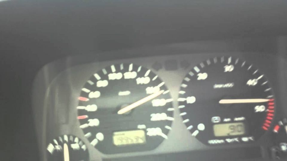 Moj golf 3, 1.8, automatski menjac, slika koja rusi sve zablude kako su automobili sa automatskim menjacem ,,mrtvi'' na putevima, 160 km/h mozda malo preko, sasvim dovoljna brzina za nase puteve, siguran sam da je mogao da dogura do 170 ali nisam hteo da se igram sa zivotom
