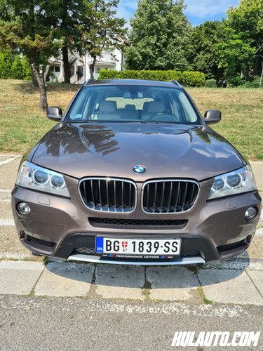 BMW X3 X DRIVE 2.0 D 2013. godišteAuto je tehnički u besprekornom stanjuUrađeni su svi servisi (redovni, veliki servis, servis menjača, trap, bukvalno sve...)Izuzetno dobro očuvan, prava kilometraža.Kupljen u Srbiji, servisna knjiga, dva ključa.Set letnjih guma (18") + set novih zimskih (18")Registrovan do 21.02.2021.Moguć svaki vid provere!Cena 16.900 €Kontakt; 0655500999